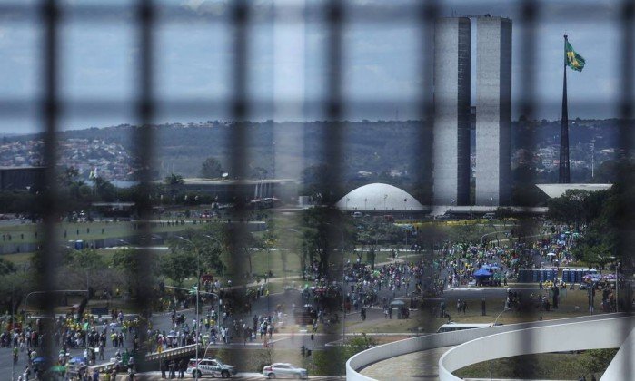 País insiste em maus exemplos de autoridades públicas